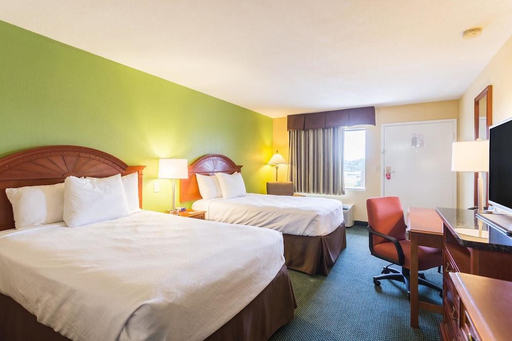 Econo Lodge White Pine Morristown I-81 & I-40 Split Exterior photo