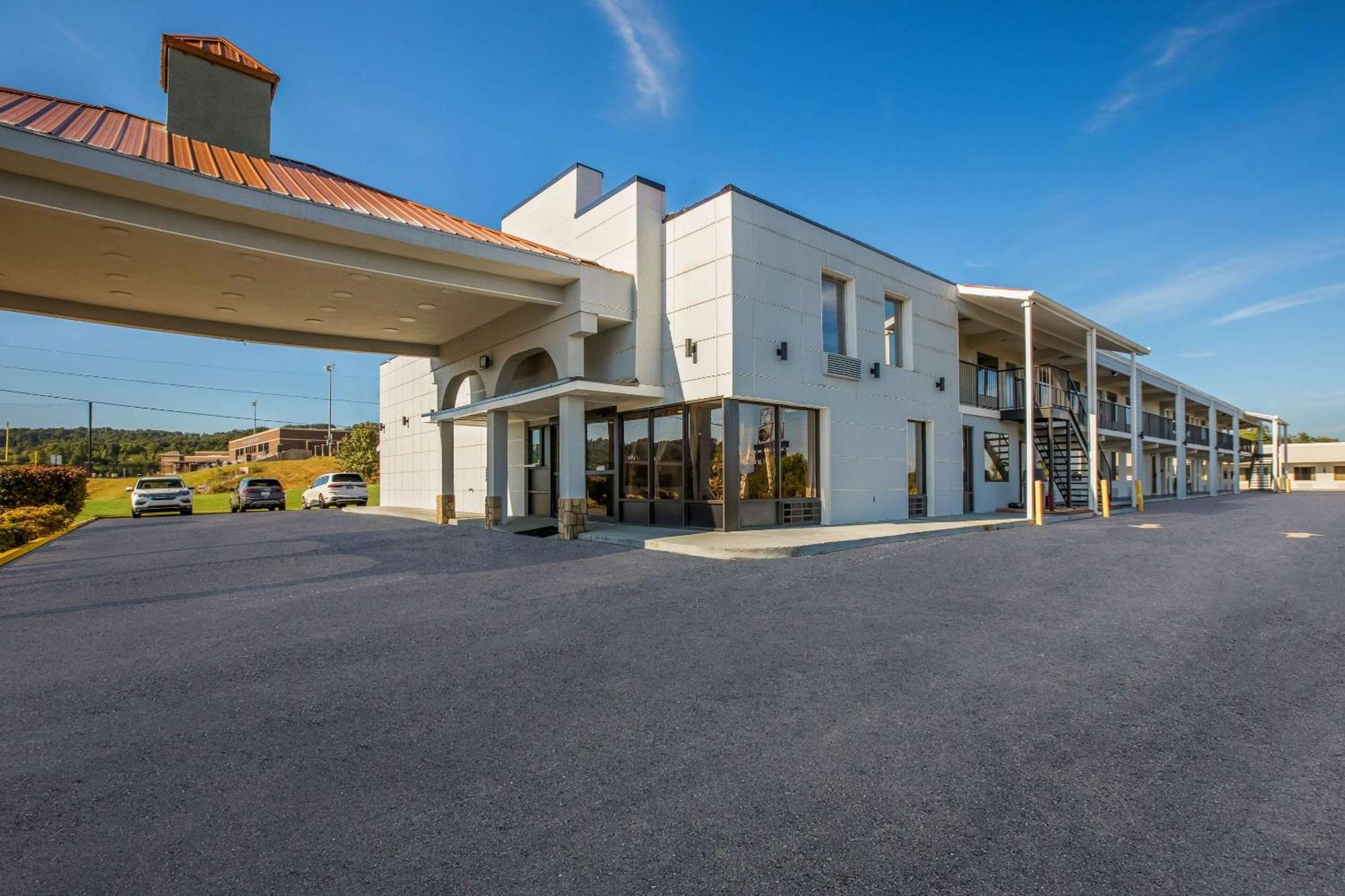 Econo Lodge White Pine Morristown I-81 & I-40 Split Exterior photo